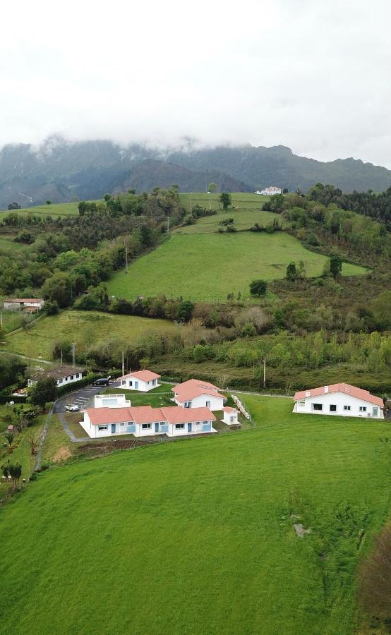 El Pueblin De Ribadesella Aparthotel ภายนอก รูปภาพ